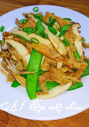 Hình của món Măng khô xào chay.