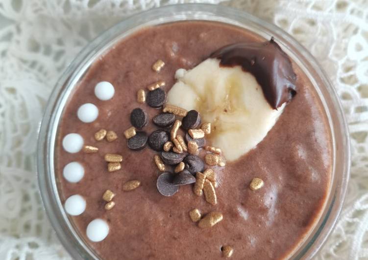 Mousse di aquafaba alla banana e al cioccolato