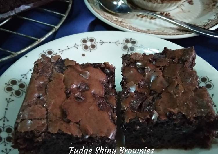 Langkah Mudah untuk Menyiapkan 16.) Fudge Shiny Brownies, Lezat