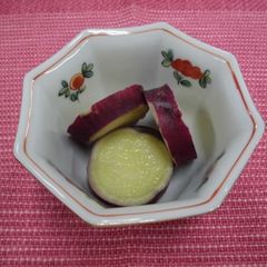 A picture of Simmered sweet potato with yuzu teaYuzu is a small citrus fruit.