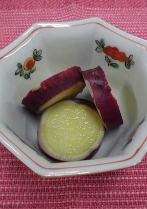 A picture of Simmered sweet potato with yuzu teaYuzu is a small citrus fruit.