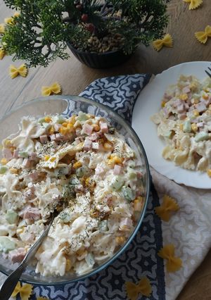 Zdjęcie przepisu Sałatka makaronowa kokardka.