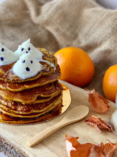 Una foto de Tortitas fit de calabaza para Halloween🎃🥞