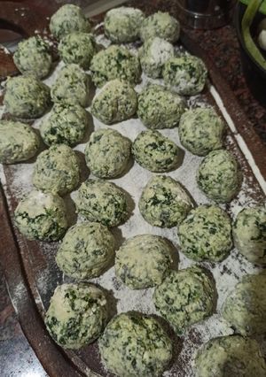 Una foto de Malfatti de Espinaca y Ricota 👩‍🍳🥬🍚 con salsa de champiñón