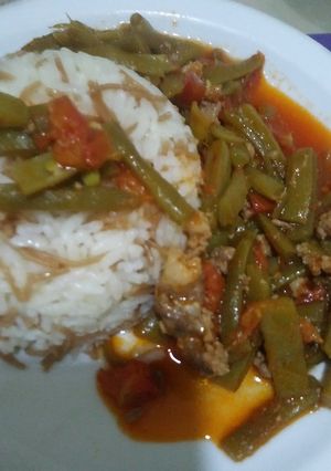 صورة لوصفة رز وفاصوليا خضرا باللحمه