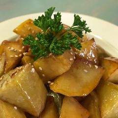 A picture of Sweet Potato in Brown Sugar Syrup (Goguma Maht Taang).