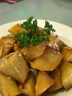 A picture of Sweet Potato in Brown Sugar Syrup (Goguma Maht Taang).