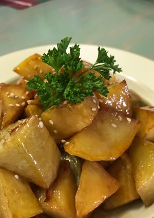 A picture of Sweet Potato in Brown Sugar Syrup (Goguma Maht Taang).