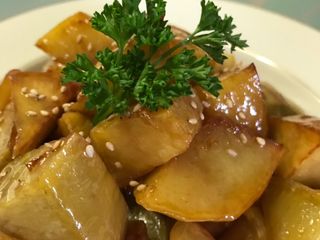Sweet Potato in Brown Sugar Syrup (Goguma Maht Taang)
