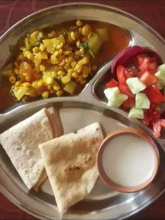 A picture of Round bottle guard with chana dal.