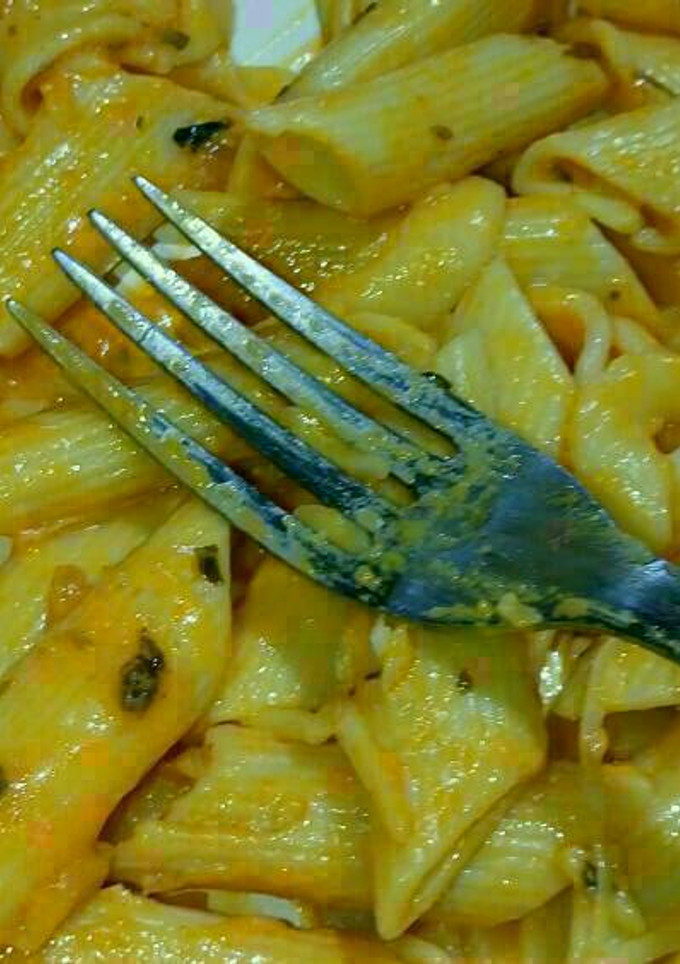 Una foto de Fideos con salsa rosa
