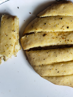 ચીઝી ગાર્લિક બ્રેડ (Cheesy Garlic Bread Recipe In Gujarati) રેસીપી મુખ્ય ફોટો