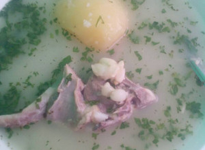 Una foto de Caldo de cordero con mote