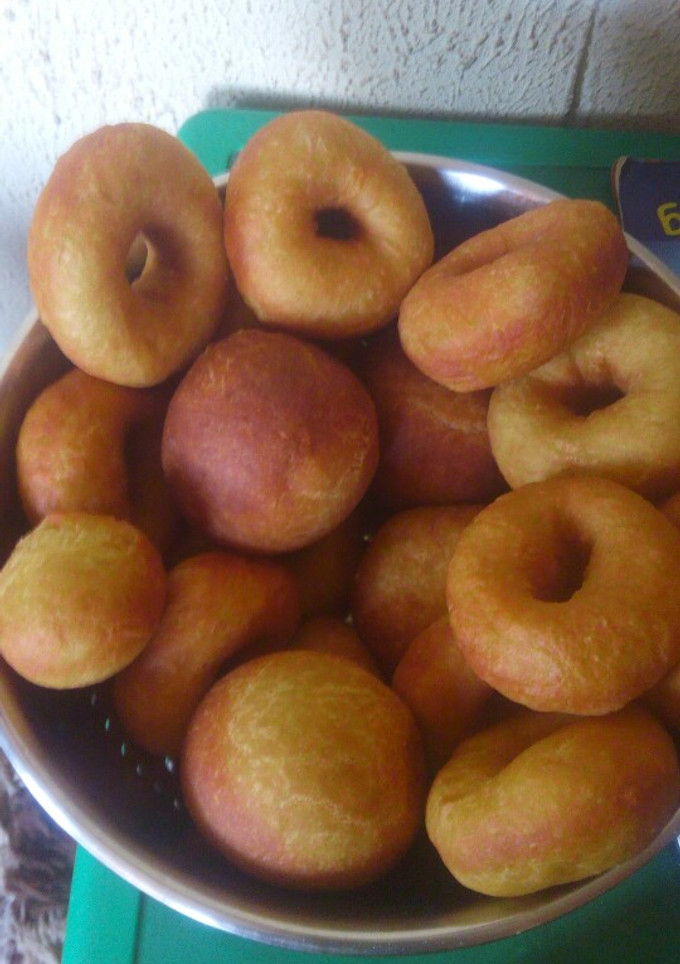 A picture of Doughnuts and buns.