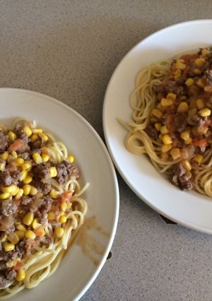 Una foto de Tallarines con salsa fácil