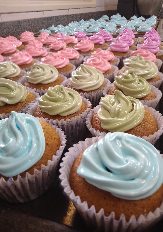 Una foto de Muffins de colores