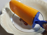 Helados tipo paleta de mango y yogurt