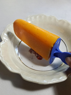 Una foto de Helados tipo paleta de mango y yogurt