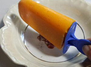 Una foto de Helados tipo paleta de mango y yogurt