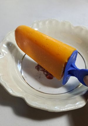 Una foto de Helados tipo paleta de mango y yogurt