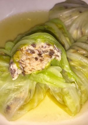 Hình của món Bắp cải cuộn mọc hấp.