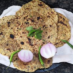 A picture of Missi roti.