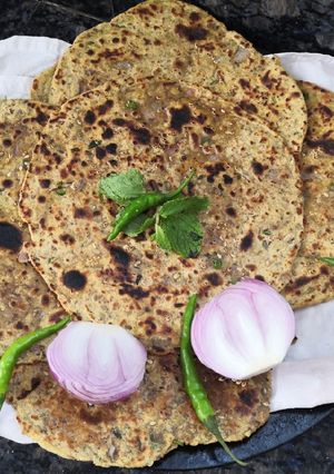A picture of Missi roti.