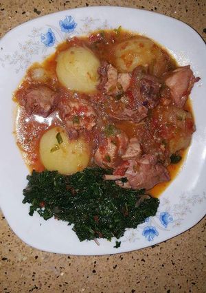 A picture of Meat stew with potatoes.
