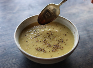 A picture of Parsnip & Apple Soup.