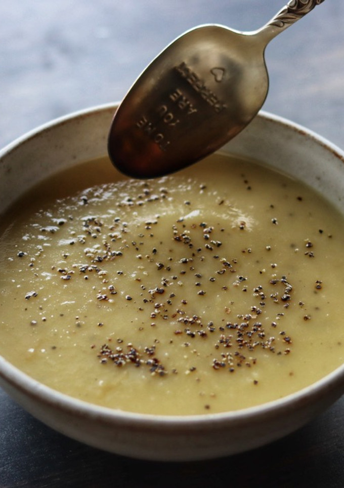A picture of Parsnip & Apple Soup.