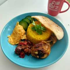 Una foto de ✨Nasi Kuning Ayam Goreng