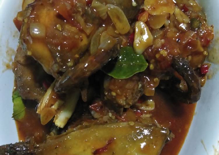 Bagaimana Membuat Puyuh pedas masam.manis yang Sempurna