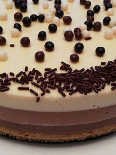 Una foto de Tarta de tres chocolates
