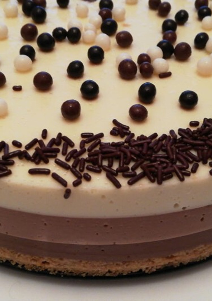 Una foto de Tarta de tres chocolates
