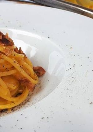 Une photo de 🇮🇹 Carbonara da resuscità li morti