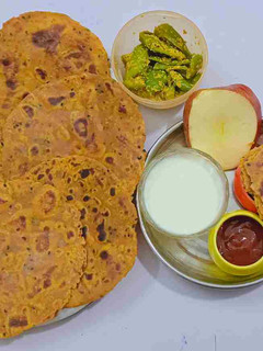 સફરજન ના પરોઠા (Apple Paratha Recipe In Gujarati) રેસીપી મુખ્ય ફોટો