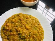 A picture of broken wheat khichdi