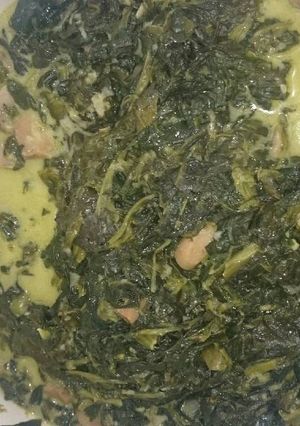 Una foto de Espinacas a la crema con champiñones en olla gm f