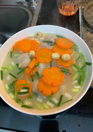 Hình của món Chân giò hầm hạt sen.