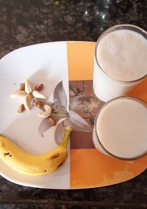 बनाना शेक (Banana Shake Recipe In Hindi) रेसिपी मुख्य फोटो