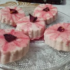 A picture of Coconut & Paneer peda.