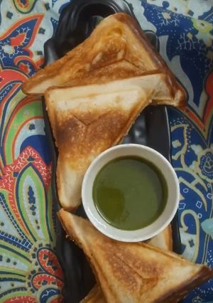 A picture of Aloo sandwich.
