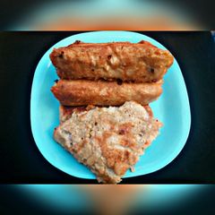 A picture of Bread rolls with fried egg.