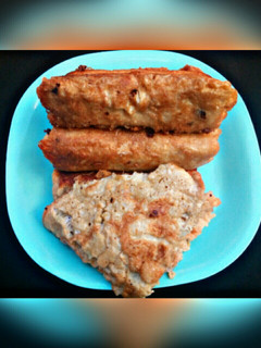 A picture of Bread rolls with fried egg.