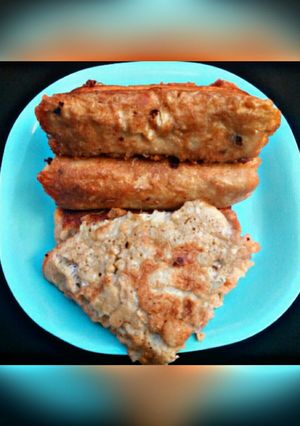 A picture of Bread rolls with fried egg.