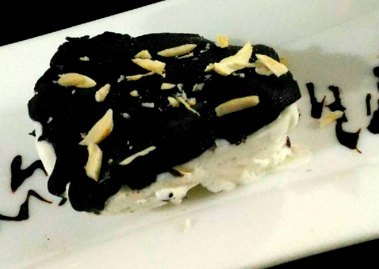 Easiest Way to Prepare Appetizing Ice cream cake with chocolate sauce