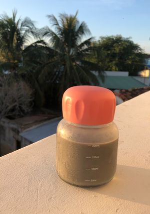 Hình của món Sữa hạnh nhân điều mè đen.