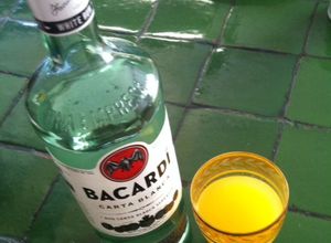 Una foto de Naranja y ron / Orange rum