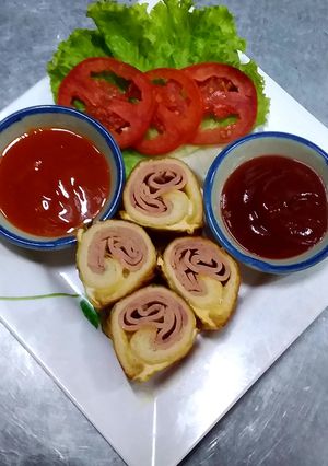 รูปของ ขนมปังม้วนแฮมไก่