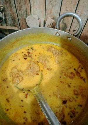 बेसन की पकौड़ी वाली कड़ी (besan ki pakodi wali kadhi recipe in Hindi) रेसिपी मुख्य फोटो
